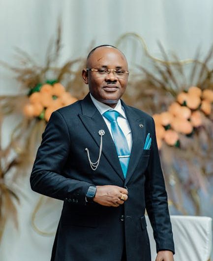 Свадебные костюмы в Екатеринбурге для жениха на продажу и напрокат